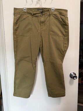 Torrid Olive Green Cropped Pants Size 20 👖 Utility Style - Plus Size